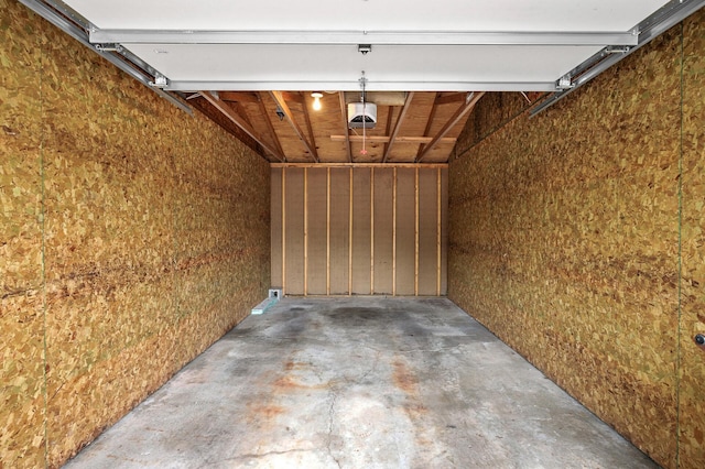 2478 Cobble Hill Alcove Unit C, Woodbury, MN 55125 - garage featuring a garage door opener