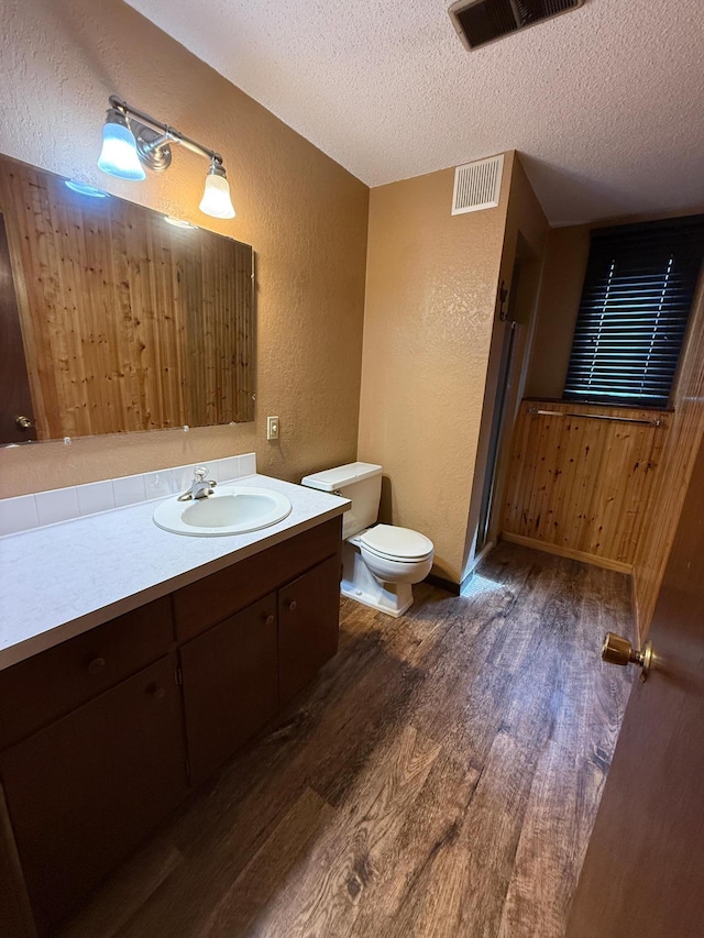 504 Fallwood Rd, Redwood Falls, MN 56283 - bathroom featuring a textured wall, wood finished floors, a textured ceiling, and vanity
