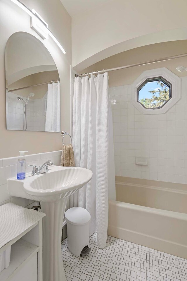 full bath with shower / bath combo