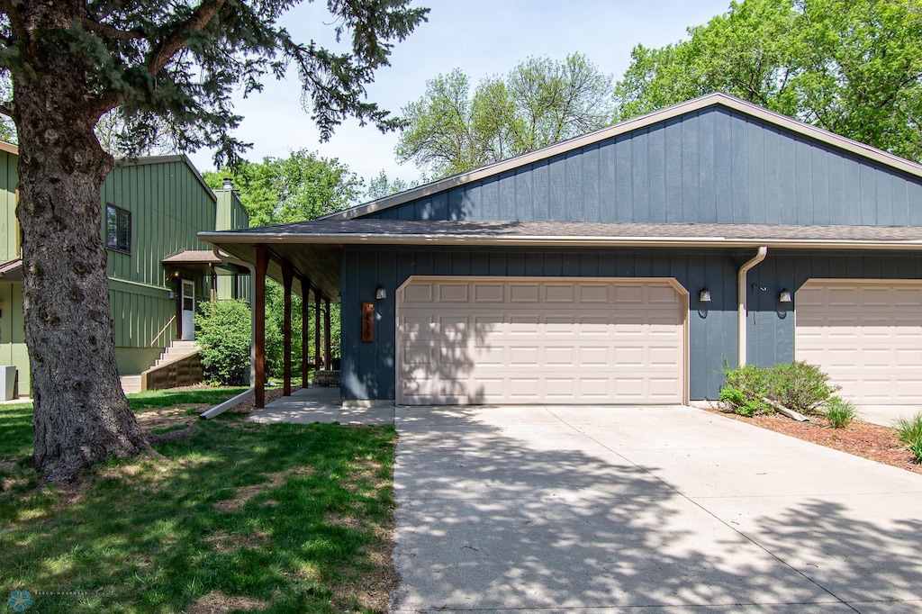 1439 23rd St S, Fargo, ND 58103 - view of front of home featuring driveway, roof with shingles, and an attached garage