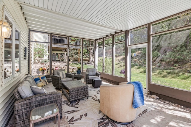 sunroom / solarium featuring outdoor lounge area