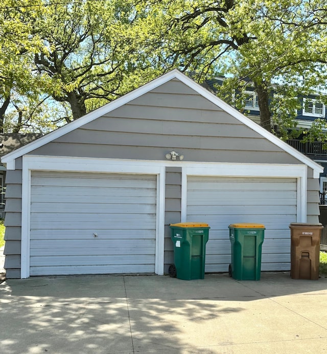 view of detached garage