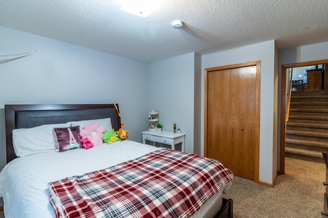 bedroom with light carpet, a closet, and a textured ceiling