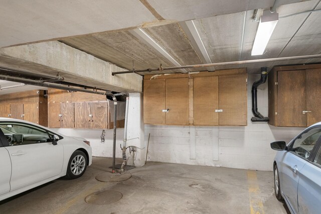 2885 Knox Ave S Unit 208, Minneapolis, MN 55408 - parking deck featuring concrete block wall