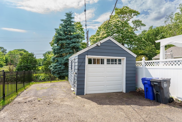 623 Fairview Ave S, Saint Paul, MN 55116 - detached garage featuring asphalt driveway