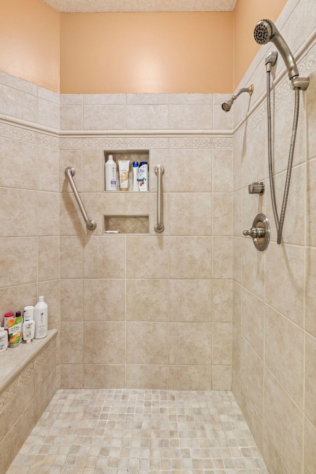 130 Stonebridge Rd, Lilydale, MN 55118 - bathroom featuring tiled shower