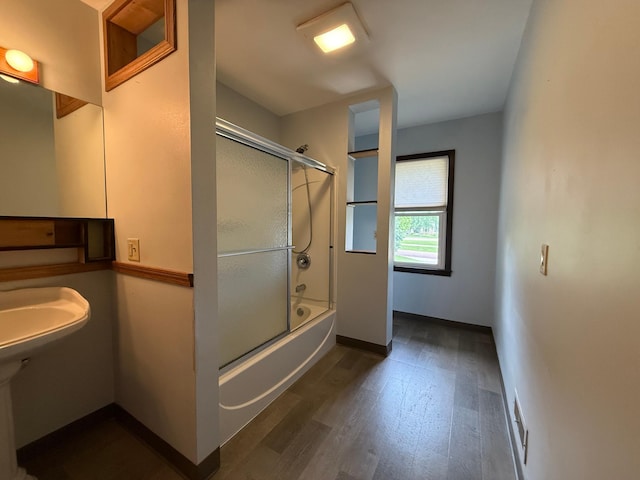 421 Oxford St W, Worthington, MN 56187 - bathroom with wood finished floors, enclosed tub / shower combo, and baseboards