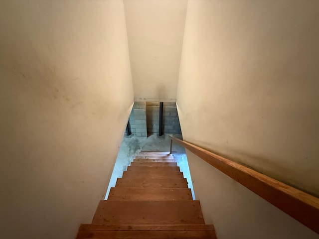 421 Oxford St W, Worthington, MN 56187 - view of staircase