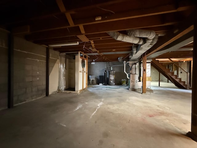 421 Oxford St W, Worthington, MN 56187 - unfinished below grade area featuring stairs and gas water heater