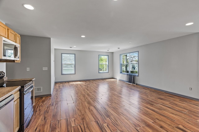 kitchen featuring appliances with stainless steel finishes, dark wood-style floors, open floor plan, recessed lighting, and baseboards