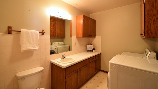536 3rd Ave, Wanamingo, MN 55983 - laundry room featuring washing machine and clothes dryer, light flooring, and cabinet space