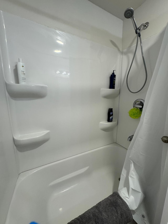 709 Center St E, Roseau, MN 56751 - full bathroom with a shower with shower curtain