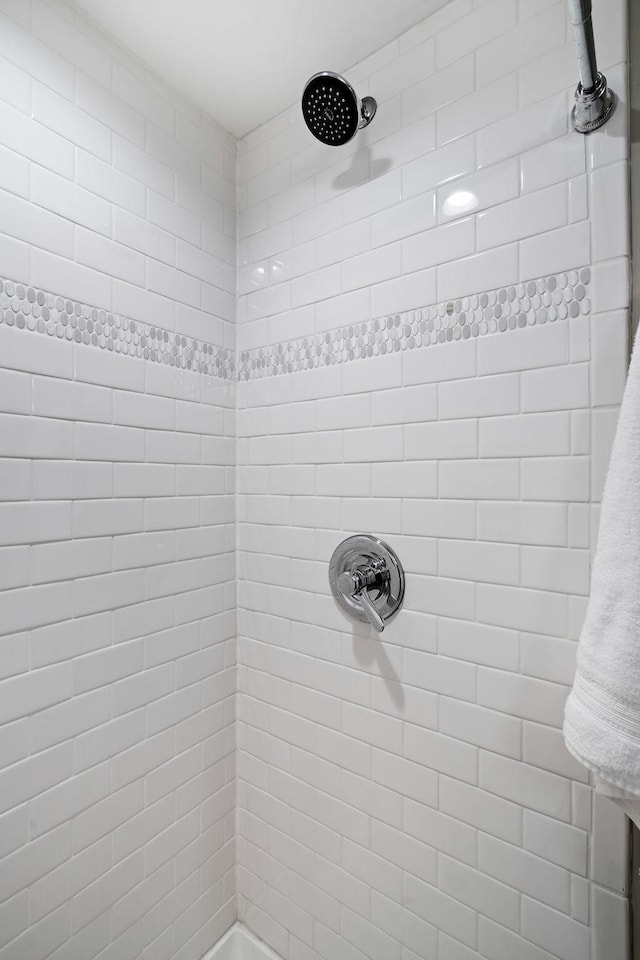 full bath with tiled shower