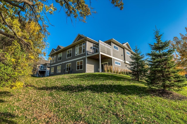 17796 Junelle Ct, Lakeville, MN 55044 - rear view of property with a yard