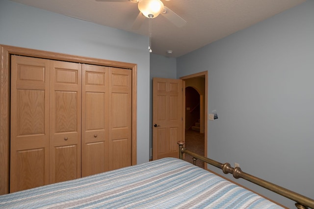 770 Valley View Rd SW, Oronoco, MN 55960 - bedroom with a closet, a ceiling fan, and carpet floors