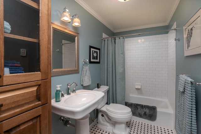 770 Valley View Rd SW, Oronoco, MN 55960 - full bathroom featuring toilet, ornamental molding, tile patterned floors, and shower / tub combo with curtain