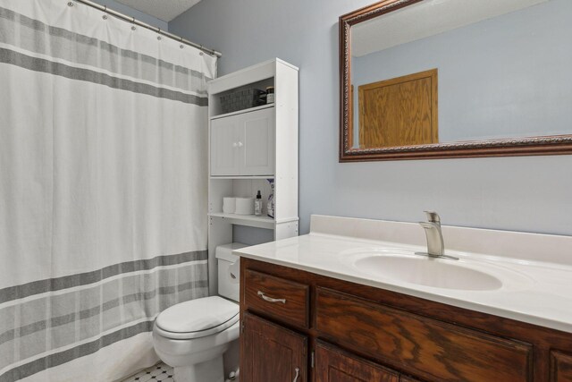 14870 Endicott Way Unit 20, Apple Valley, MN 55124 - bathroom featuring toilet, vanity, and a shower with shower curtain