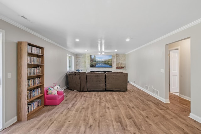 living area featuring ornamental molding, light wood-style flooring, baseboards, a fireplace, and recessed lighting