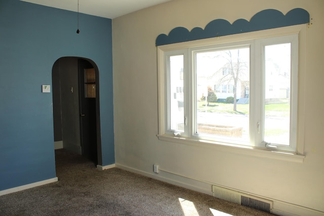 2612 3rd Ave W, Hibbing, MN 55746 - empty room featuring arched walkways and carpet
