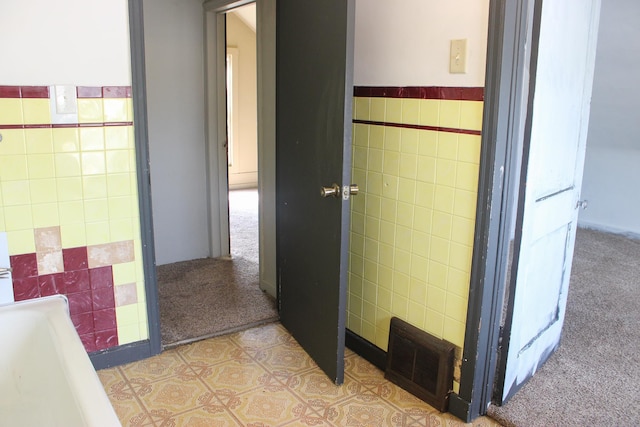 2612 3rd Ave W, Hibbing, MN 55746 - bathroom featuring tile walls
