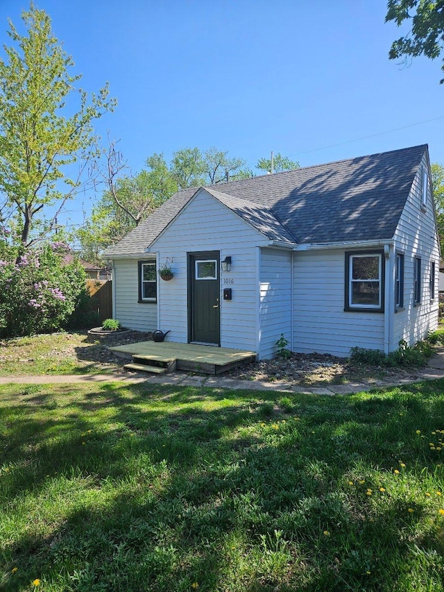 bungalow-style house featuring roof with shingles