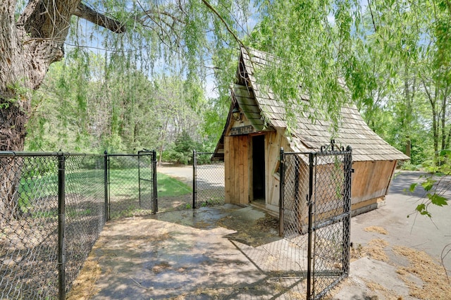 7256 Maciver Ave NE, Otsego, MN 55301 - view of outdoor structure featuring a gate