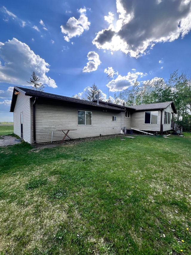 3186 State Highway 11 SE, Baudette, MN 56623 - back of house with a yard