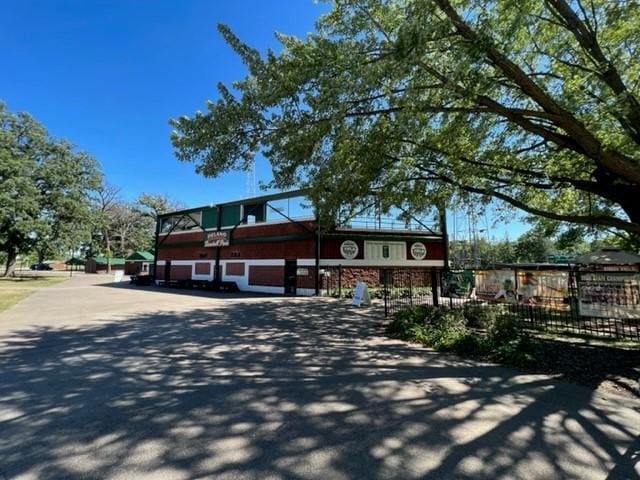 930 Silvercreek Ave W, Delano, MN 55328 - view of front facade featuring fence