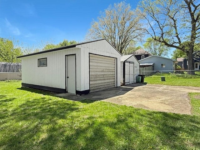 213 1st Ave E, Truman, MN 56088 - detached garage with driveway