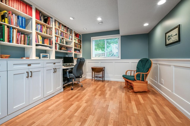2917 85th St E, Inver Grove Heights, MN 55076 - office featuring light wood finished floors, a wainscoted wall, built in study area, recessed lighting, and a decorative wall