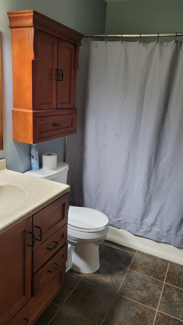 full bathroom featuring toilet, vanity, and shower / bath combo