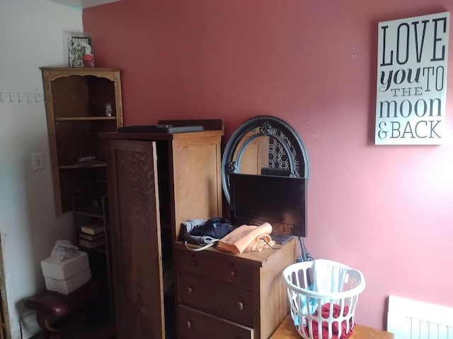 411 5th St, Montevideo, MN 56265 - bedroom with radiator