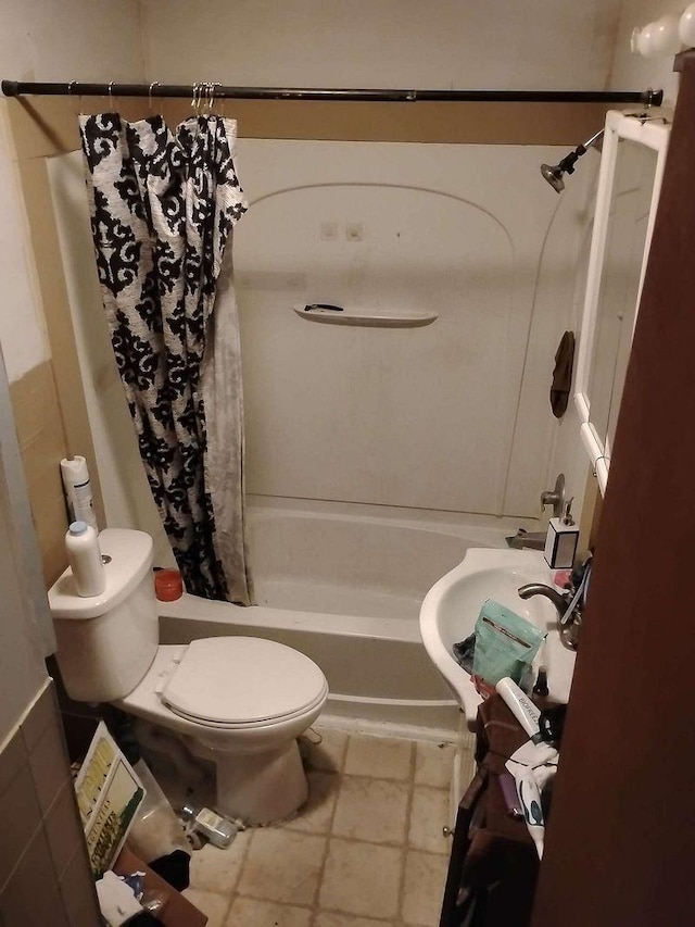 411 5th St, Montevideo, MN 56265 - bathroom with toilet, shower / bath combo, and a sink