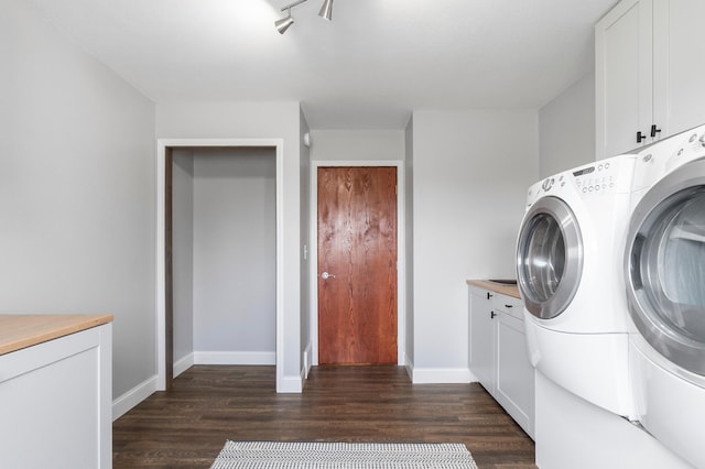 2820 Wilderness Ridge Rd SE, Alexandria, MN 56308 - laundry area featuring independent washer and dryer, cabinet space, and dark wood-style flooring