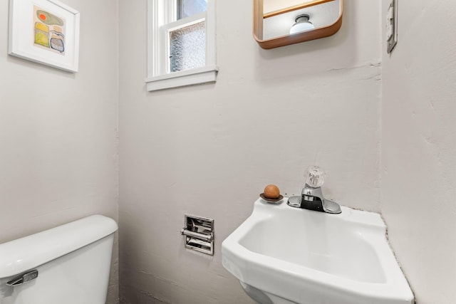2901 Vincent Ave N, Minneapolis, MN 55411 - bathroom featuring a sink and toilet