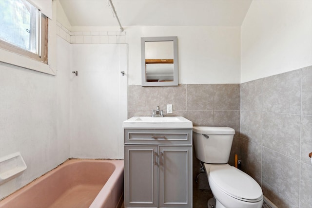 906 5th St E, Saint Paul, MN 55106 - bathroom featuring tile walls, a bath, toilet, and vanity