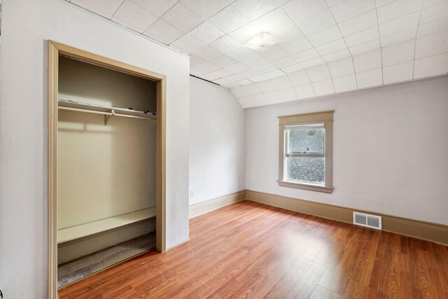 906 5th St E, Saint Paul, MN 55106 - unfurnished bedroom with wood finished floors, a closet, and baseboards
