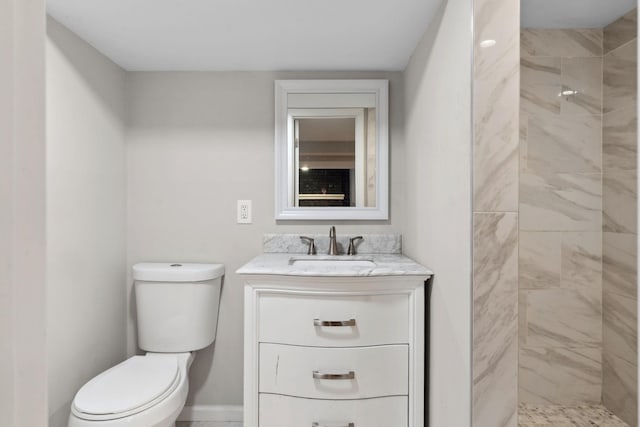2237 Holloway Ave E, North Saint Paul, MN 55109 - bathroom with tiled shower, toilet, vanity, and baseboards
