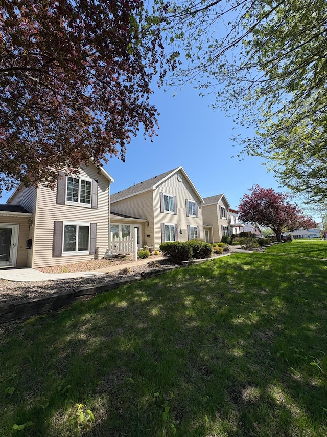 40 Broadway, Plainview, MN 55964 - traditional-style house with a front lawn