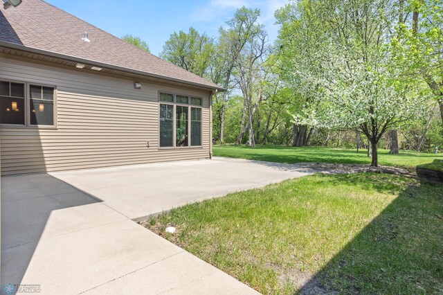 106 Beaton Dr, West Fargo, ND 58078 - view of grassy yard featuring a patio