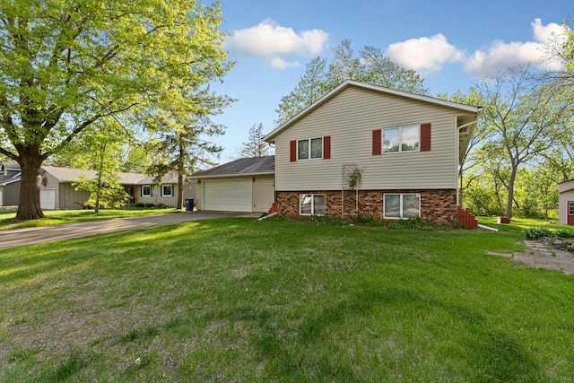 16 Crestview Bay, Faribault, MN 55021 - split level home with asphalt driveway and a front yard