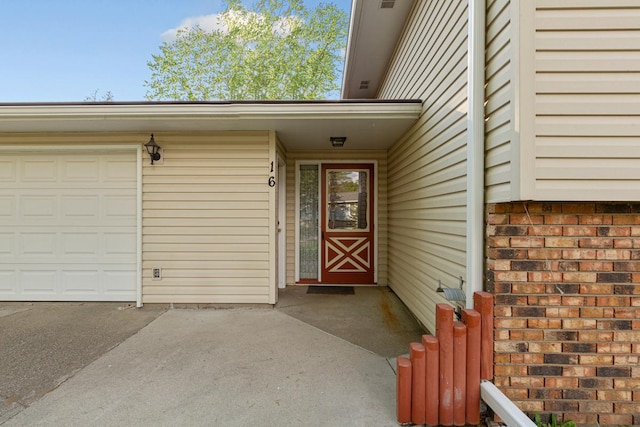 16 Crestview Bay, Faribault, MN 55021 - view of exterior entry featuring an attached garage