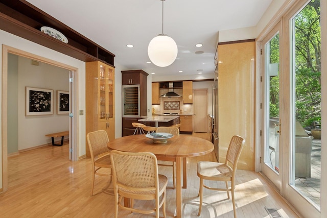 dining space featuring light wood-style floors, recessed lighting, and baseboards