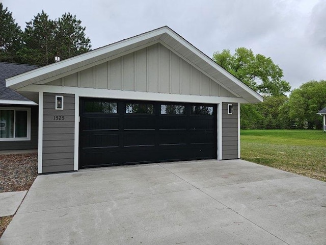 view of detached garage