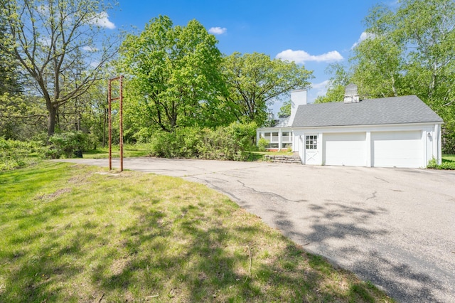 1429 20th St SW, Rochester, MN 55902 - view of grassy yard featuring driveway and an attached garage