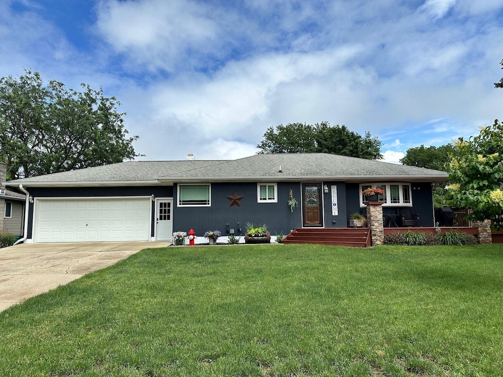 304 Manyaska St, Sherburn, MN 56171 - ranch-style house featuring a garage, driveway, and a front yard