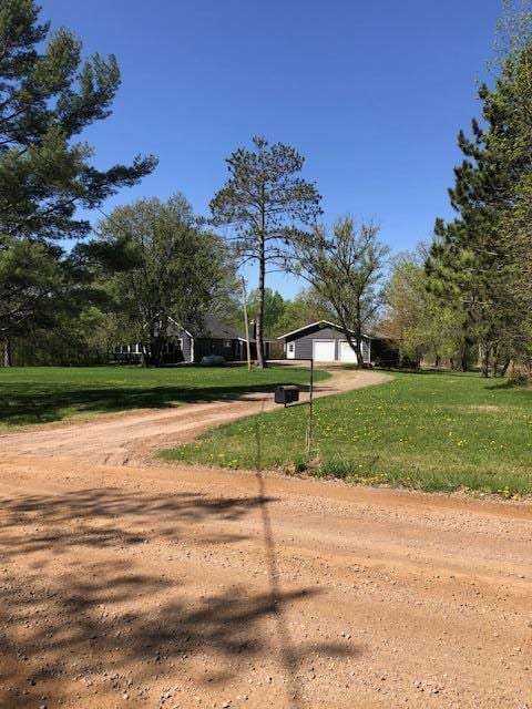 view of dirt / gravel driveway