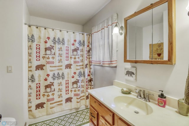 full bath with vanity and shower / tub combo