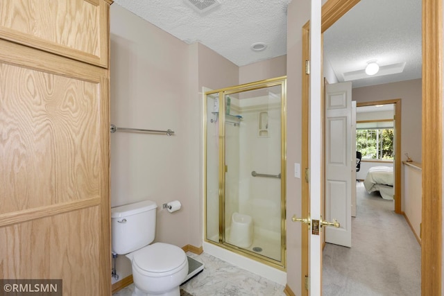 1785 Riverwood Dr, Burnsville, MN 55337 - ensuite bathroom featuring toilet, a textured ceiling, a stall shower, and baseboards
