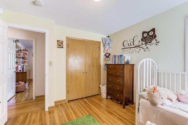 998 Saint Paul Ave, Saint Paul, MN 55116 - bedroom featuring light wood-style flooring, a closet, and baseboards